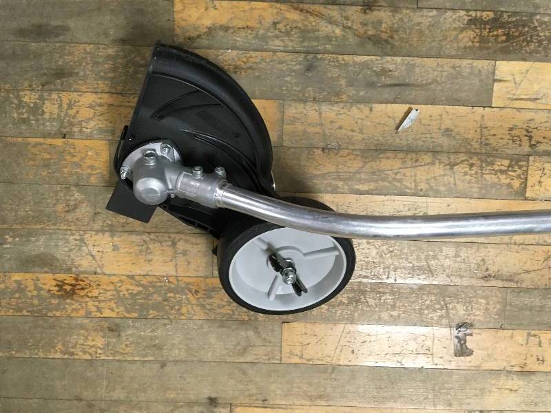 lot 58 image: ECHO 21.2cc Gas 2-Stroke Cycle Edger in good working condition