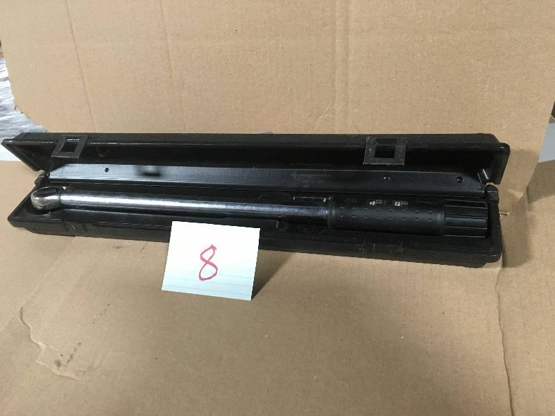 lot 8 image: Husky 20-100 ft. lbs. 38 in. Drive Torque Wrench  USED in working condition