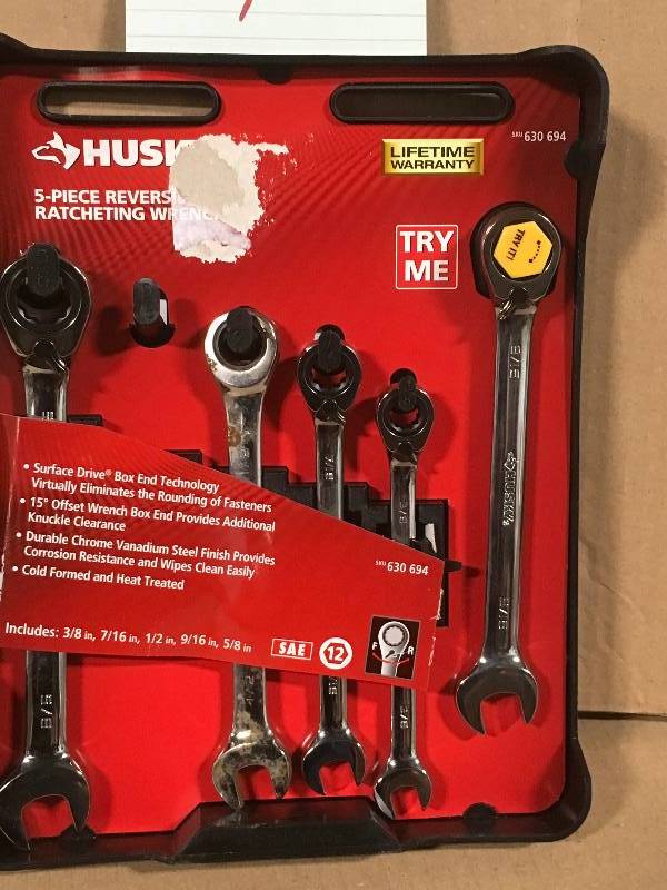 lot 9 image: Husky SAE Ratcheting Reversible Combination Wrench Set (5-Piece) not used