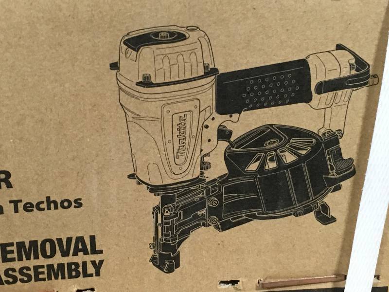 lot 16 image: Makita 1-34 in. 15° Roofing Coil Nailer new