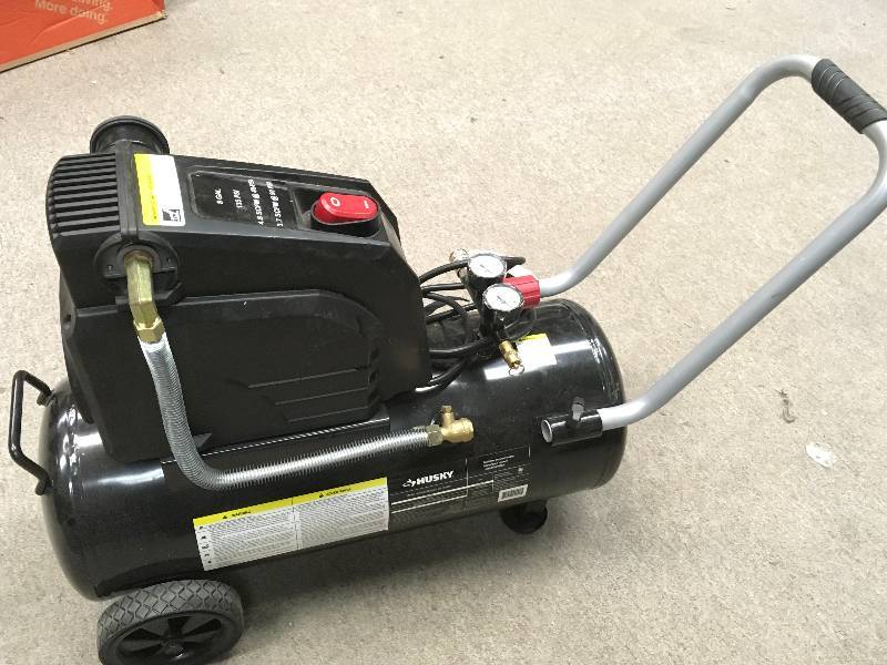 lot 104 image: Husky 8 Gal. Portable Oil Free Electric Air Compressor  used in working condition