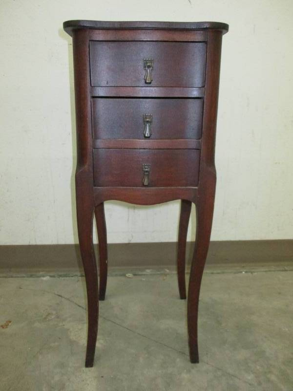 Small wooden Jewlerly box with 3 drawers