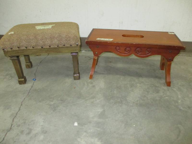 2 wooden Stools