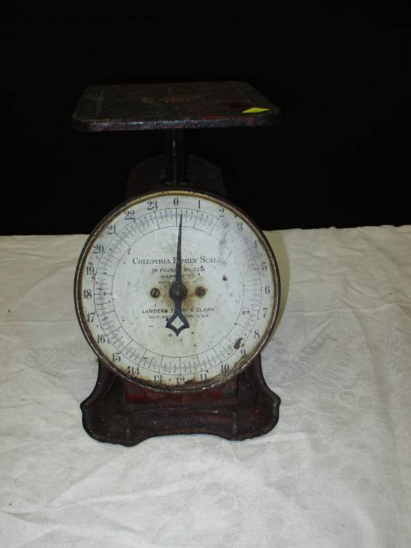 Columbia Family Scale Landers Frary & Clark old Scale