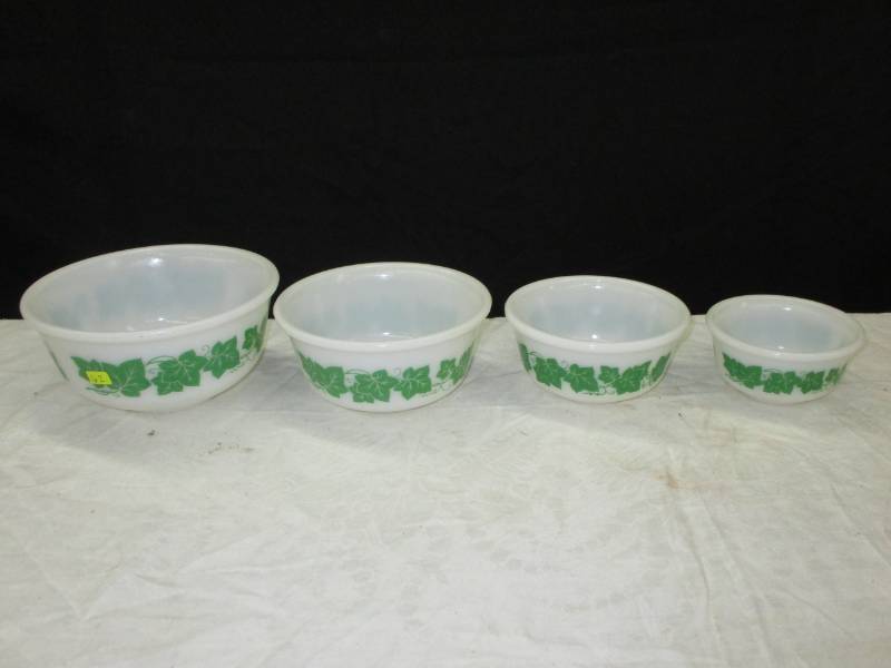 Set of 4 Anchor hocking Nesting bowls