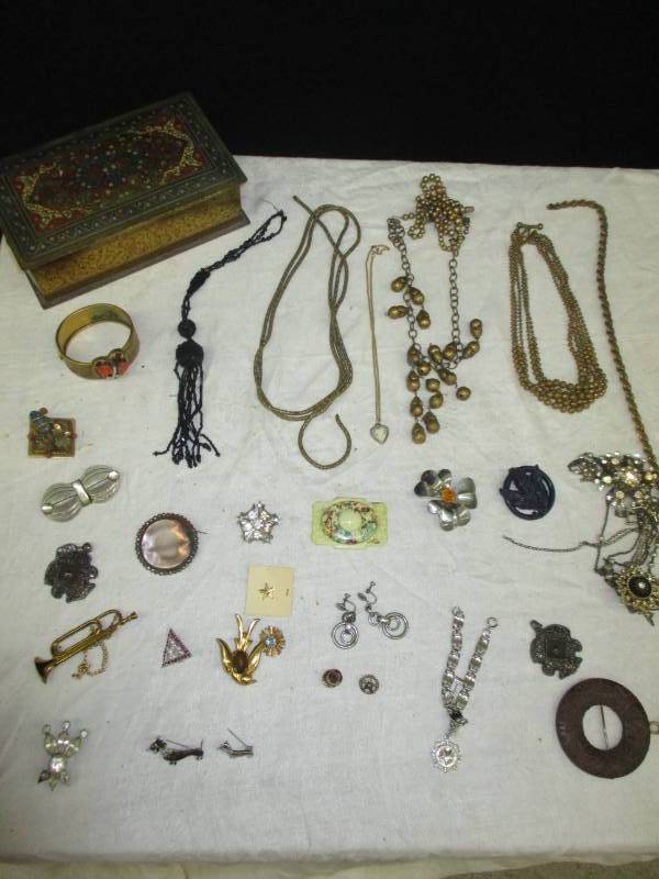 Various Antique Jewelery and Container