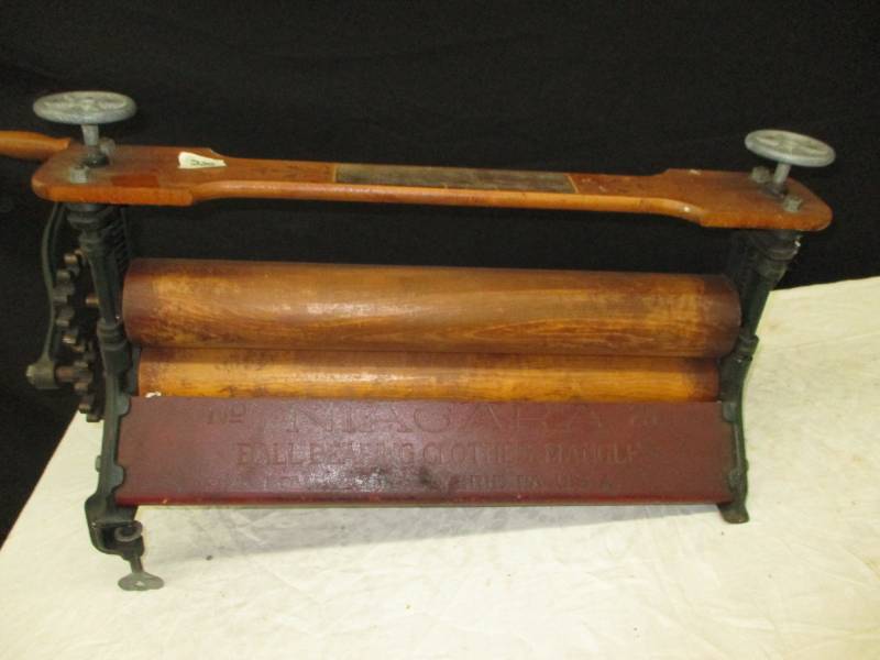 LARGE Mangle Niagara Ball Bearing Clothes Mangle Sheet Press (Lovell Mfg. Co. Erie. PA. U.S.A 25)