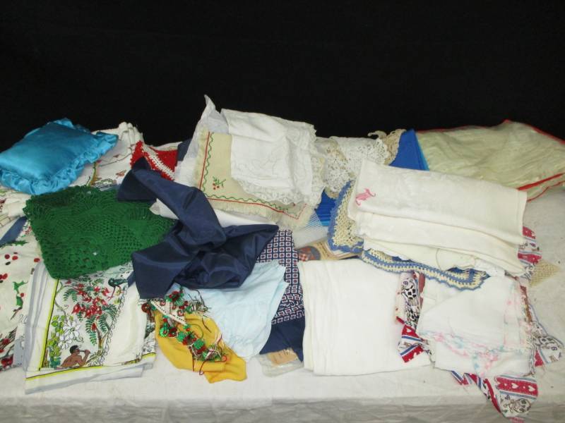 Assorment of Tablecloths, Linens, and Doilies