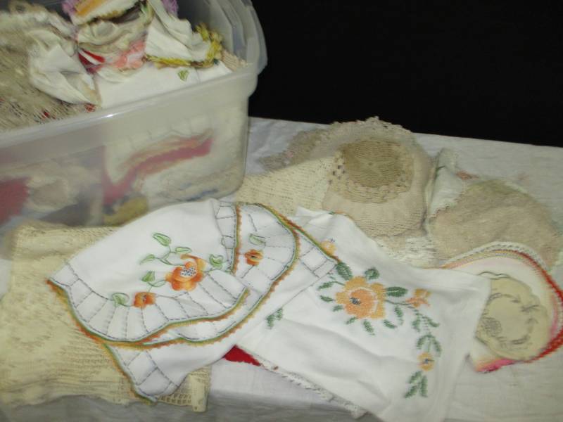 Assorment of Tablecloths, Linens, and Doilies