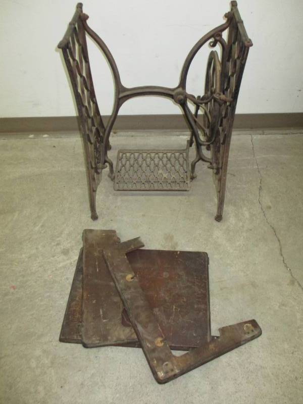 CastIron Old Singer Treddle Base Sewing Machine Frame