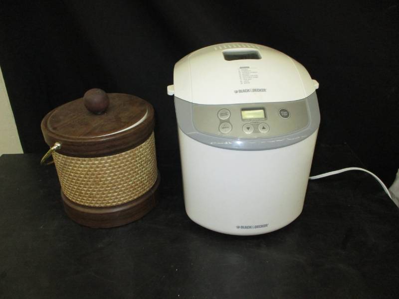 Bread Maker and an Ice bucket