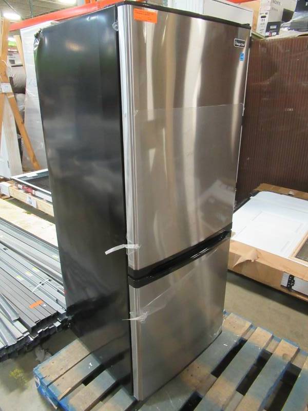 lot 30 image: Magic Chef 23.8 in. W 9.2 cu. ft. Bottom Freezer Refrigerator in Stainless, Model MCBM920S1