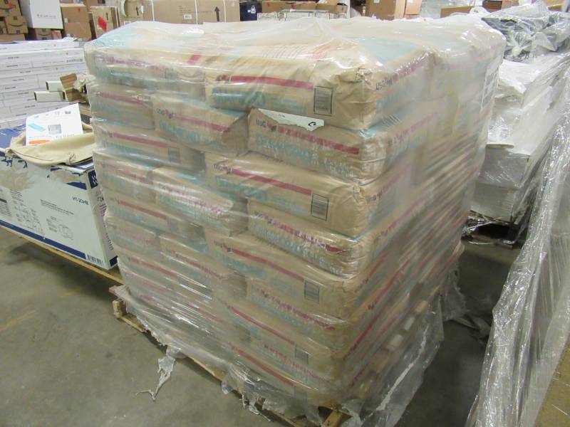lot 73 image: Pallet of USG 50 lbs Diamond Veneer Basecoat - 63 Bags, Model 162681063