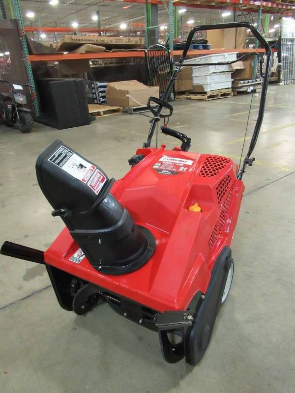 lot 9 image: Troy-Bilt Squall 2100 21-in Single-stage Gas Snow Blower 31AS2T5F711.