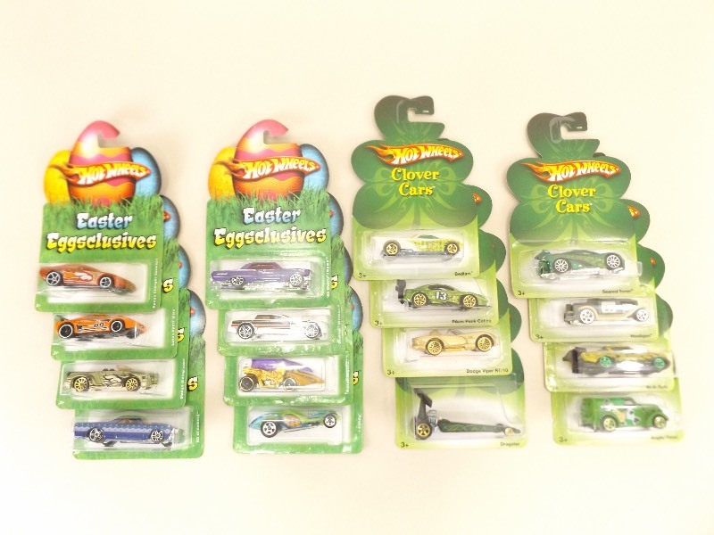 16 NEW Hot Wheels Holiday Cars
