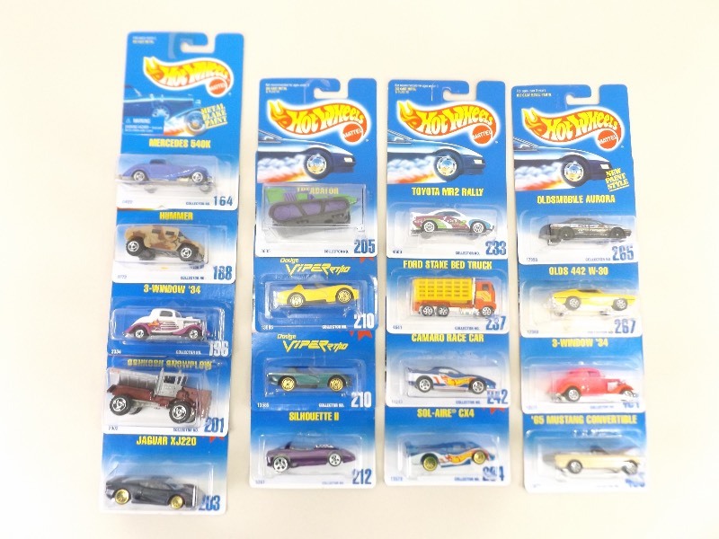 17 NEW 1992 Hot Wheels