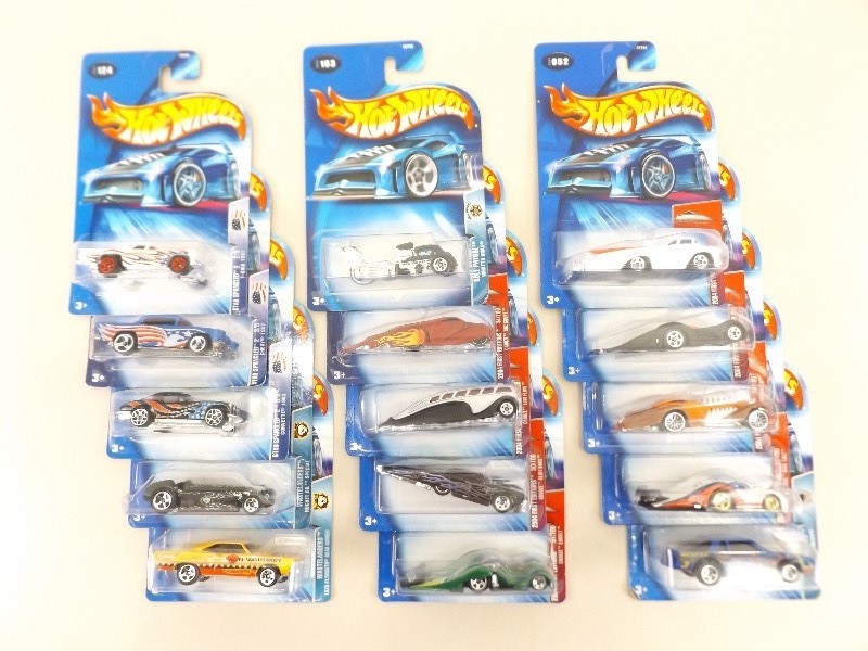 15 NEW 2004 Hot Wheels