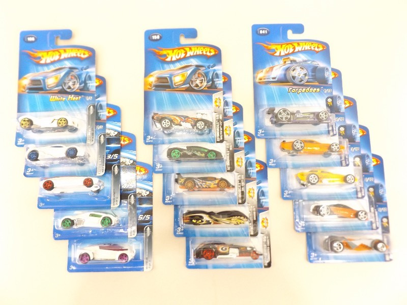 15 NEW 2005 Hot Wheels