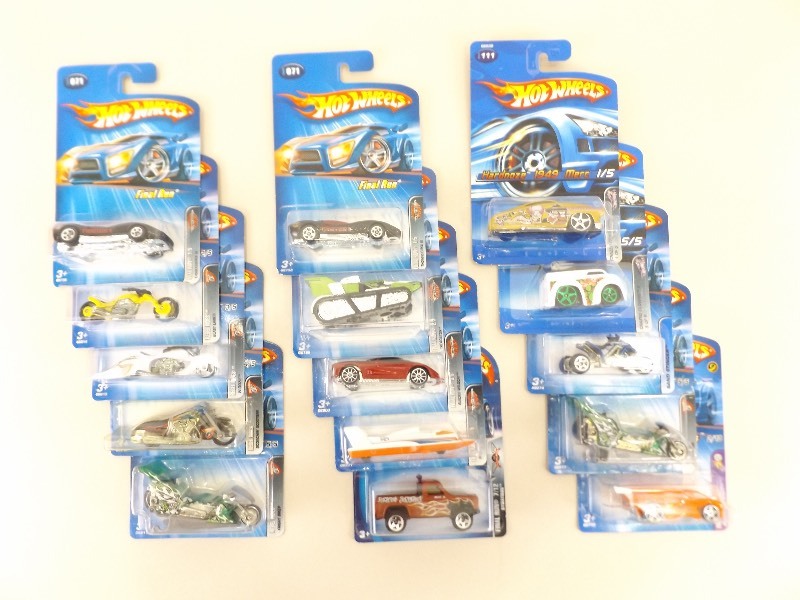 15 NEW 2005 Hot Wheels