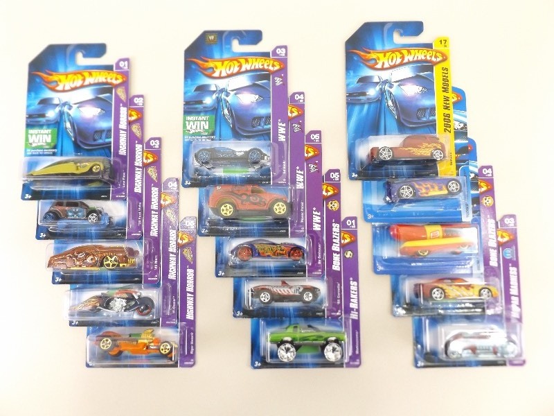 15 NEW 2006 Hot Wheels