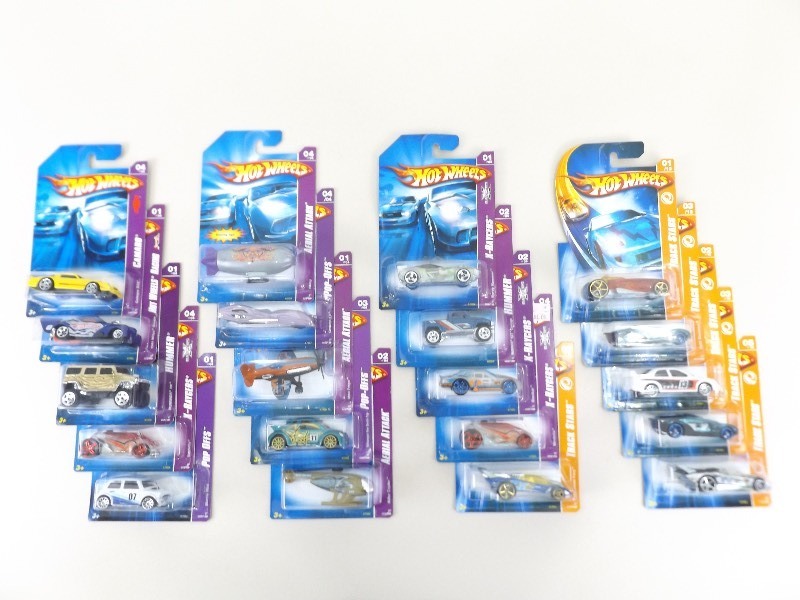 20 NEW 2007 Hot Wheels