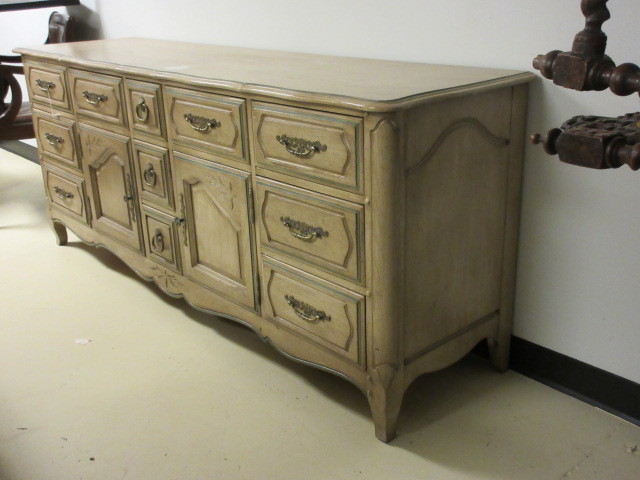 Broyhill French Country Style Dresser November Consignments K Bid