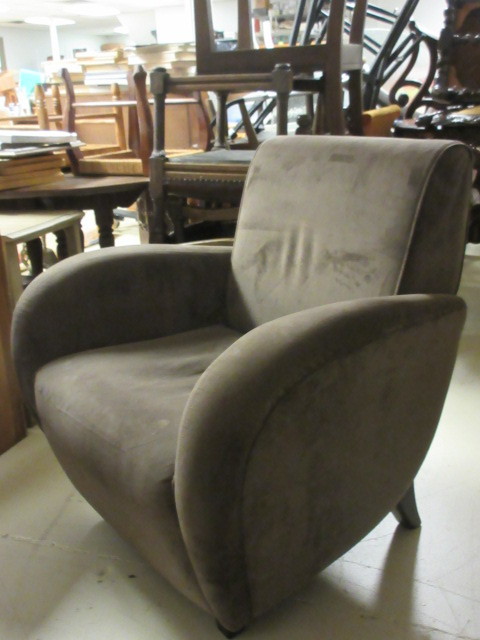 lot 211 image: CHAIR