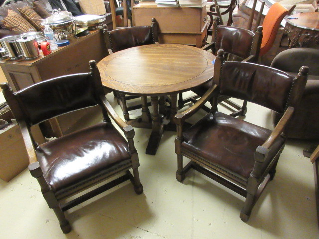 lot 204 image: GABBERTS DINING TABLE WITH CHAIRS
