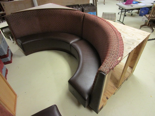 FANCY SINGLE SIDE ROUND BOOTHS