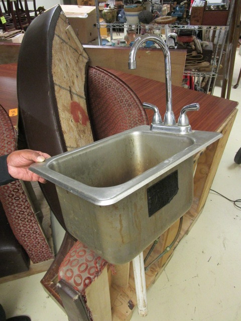 HAND WASH SINK W FAUCET