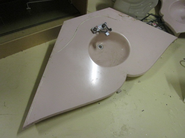 FIBERGLASS COUNTERTOP SINK W FAUCET
