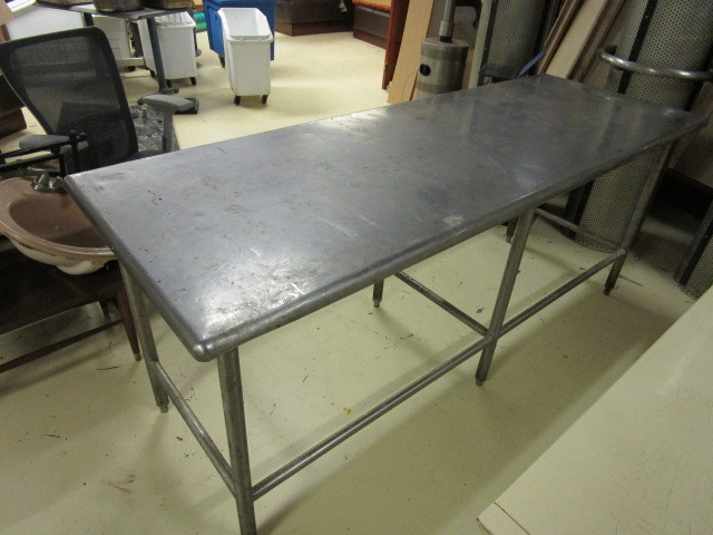 STAINLESS STEEL RESTAURANTKITCHEN TABLE