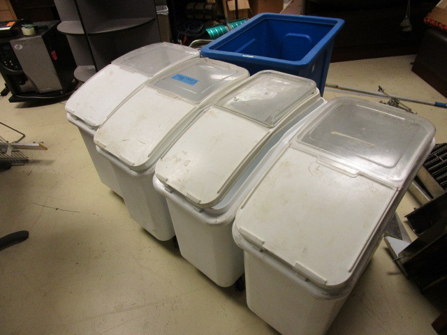 5 PLASTIC STORAGE CONTAINERS