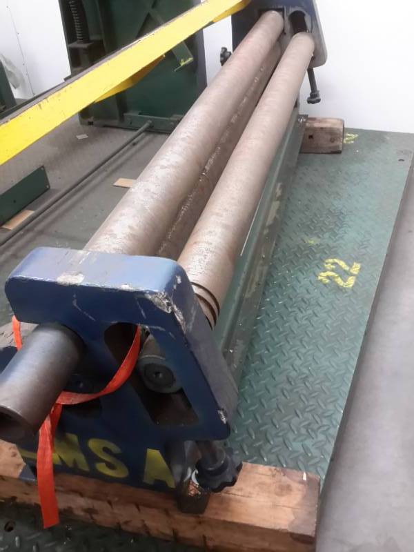 lot 8 image: Parts to a Roller Machine