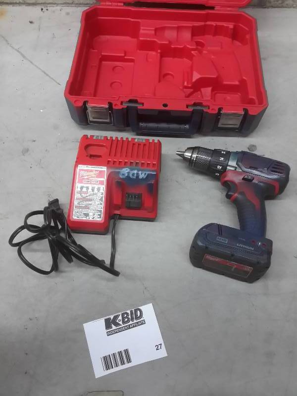 lot 27 image: Milwaukee Cordless 12 DrillDriver