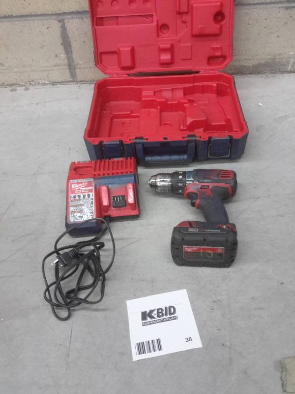 lot 38 image: Milwaukee Cordless 12 DrillDriver