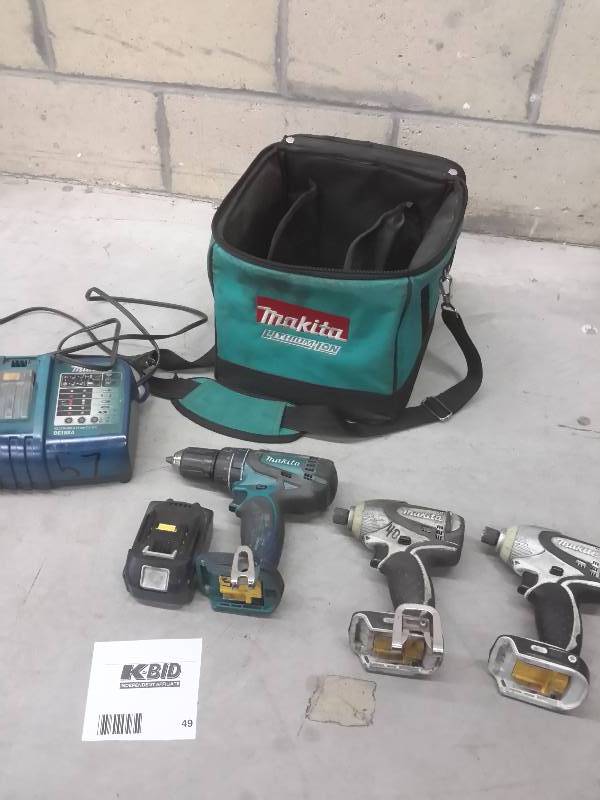 lot 49 image: 3 Makita Cordless Impact DriversDrills, 1 Battery, 1 Charger