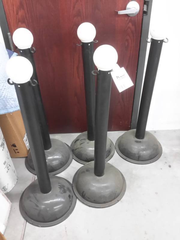 lot 73 image: 5 Portable Chain Posts