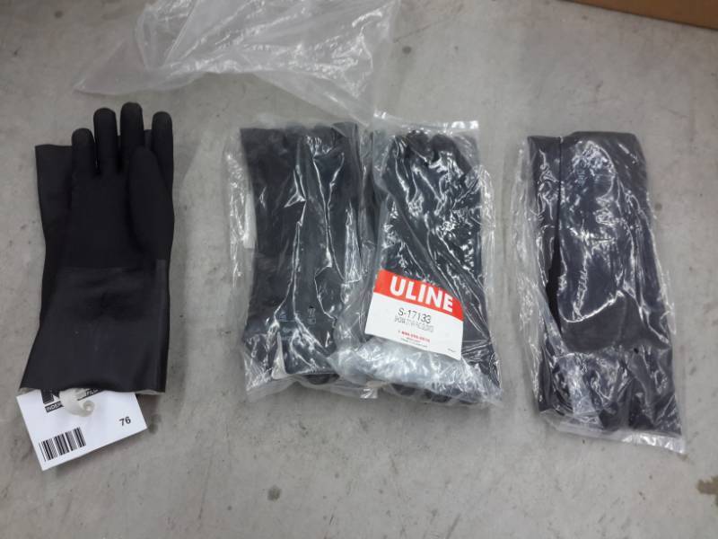 lot 76 image: 4 Pairs of Uline PVC Gloves