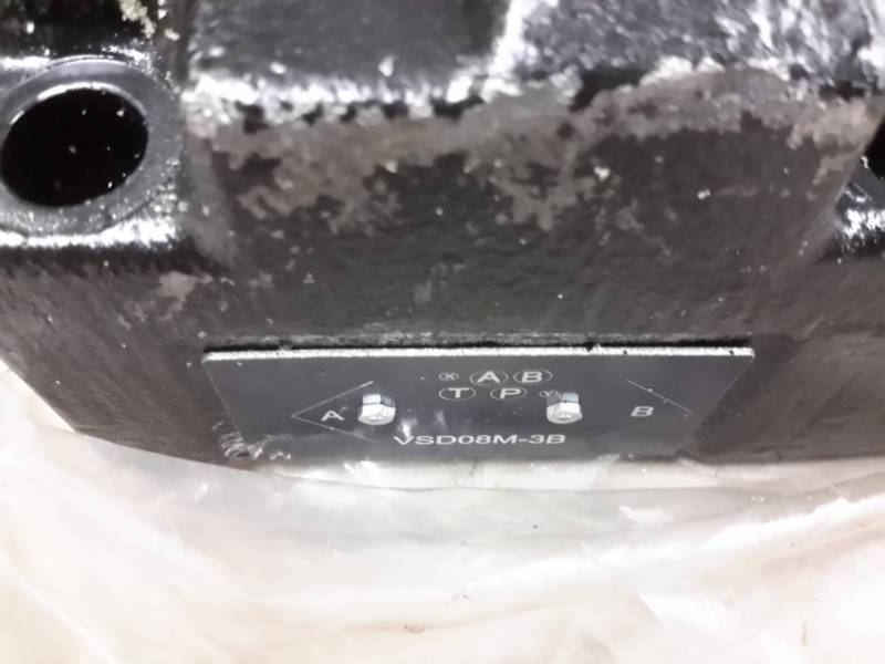 lot 78 image: Continental Hydraulics Directional Control Valve