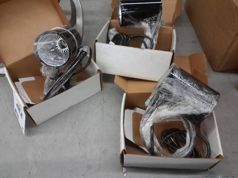 lot 80 image: 3 Flexible Moffatt Mounting Lights