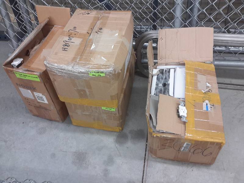 lot 84 image: Large Lot of 20A Round Outlets