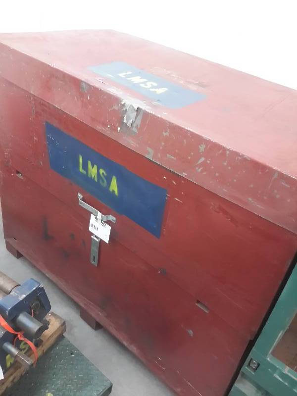 lot 18 image: Large Job Box with Everything Inside