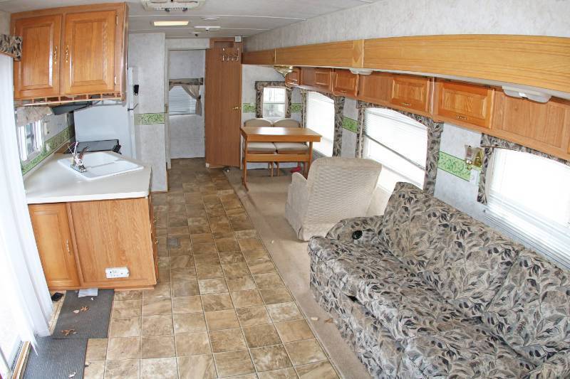 lot 0001 image: 2003 Forest River Wildwood 381BHDS Destination Trailer