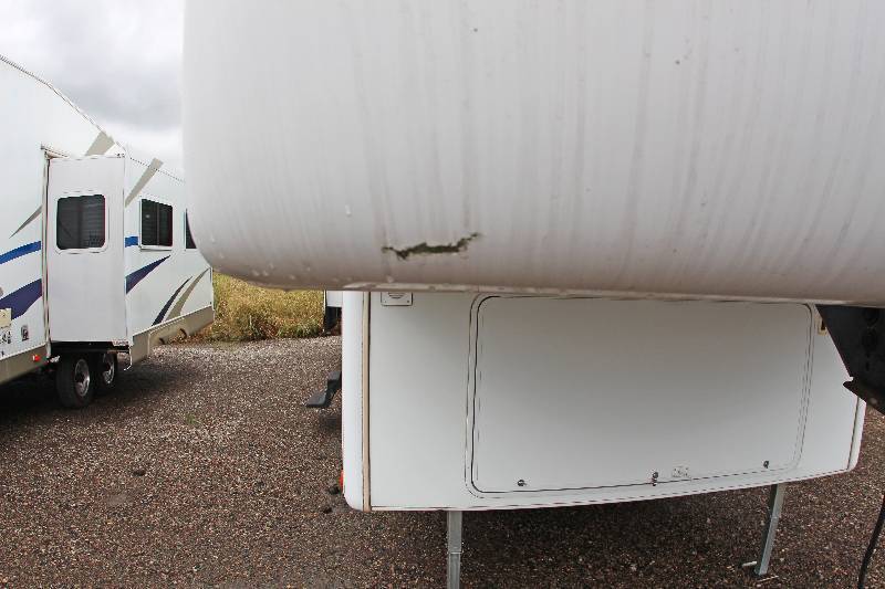lot 0003 image: 2005 Keystone RV Everest 343L Fifth Wheel