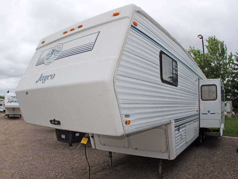 lot 0005 image: 1997 Jayco Designer 3230RKS Fifth Wheel