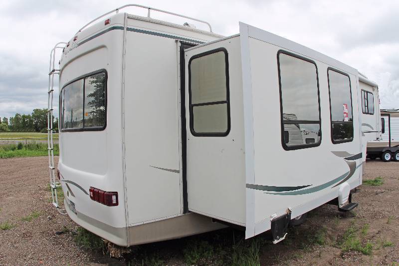 lot 0012 image: 2001 Western RV Alpenlite 30RK-H5-W Fifth Wheel