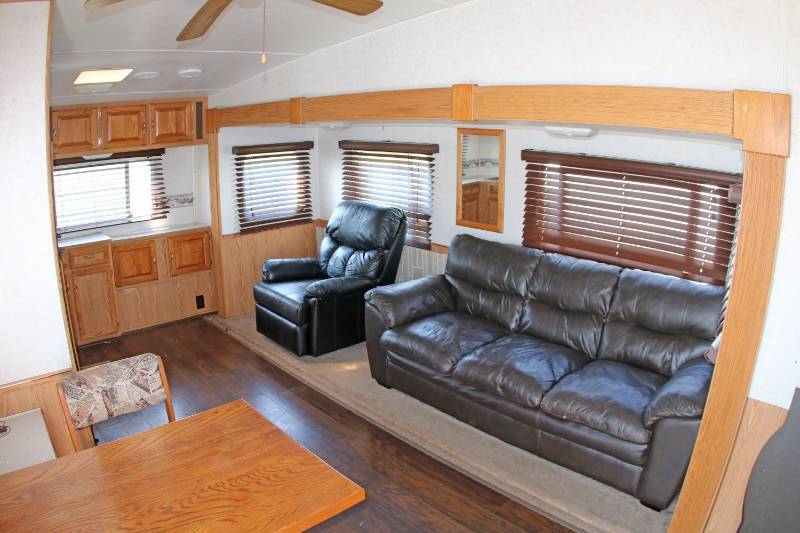 lot 0018 image: 1999 Dutchmen Classic 27RK-H5-C Fifth Wheel