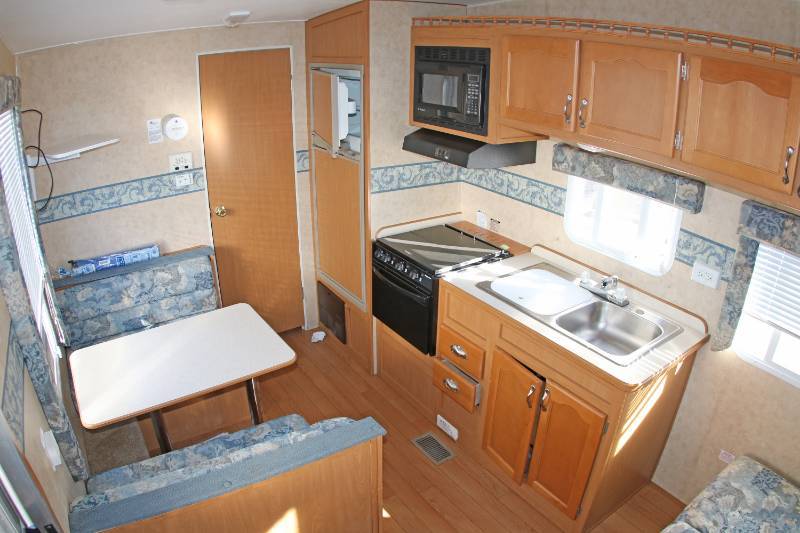 lot 0020 image: 2005 Gulfstream Conquest 23FRBL Fifth Wheel