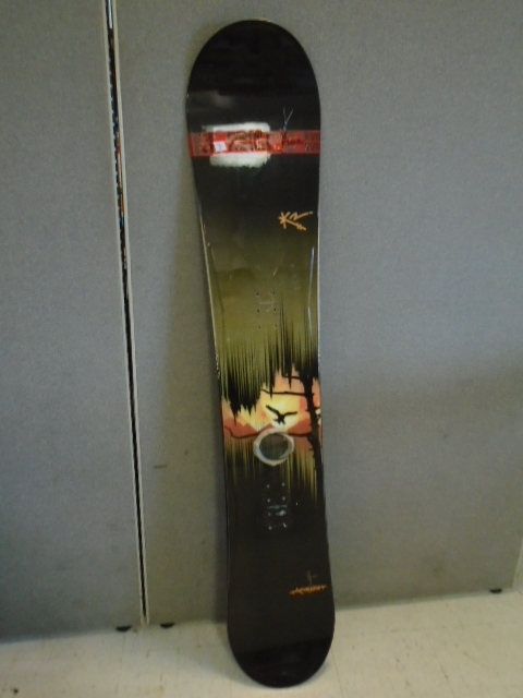 lot 3 image: Snowboard